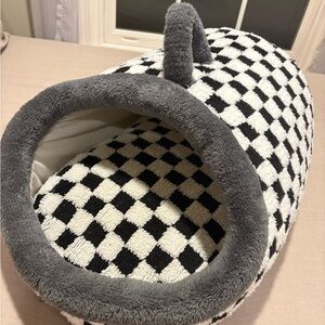 Cozy Checkered Dog or Cat Bed
